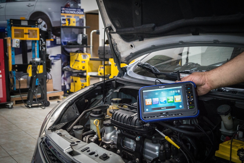 automobile industry, indoors, hand, technician, car, workshop, human body part, working, technology, 5K, scanner, mode of transportation, mechanic, responsibility
