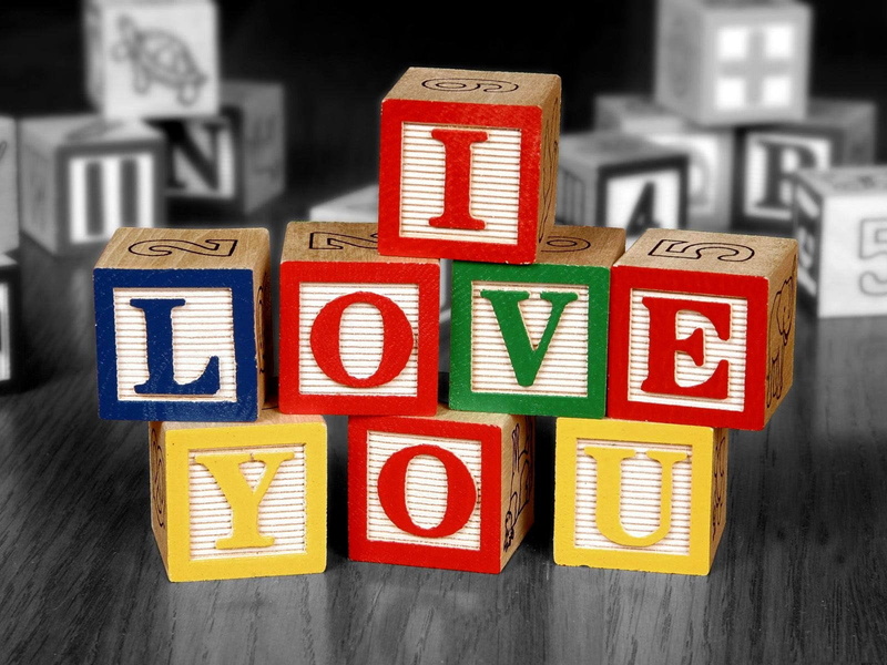 childhood, western script, wood - Material, indoors, block shape, symbol, large group of objects, 720P, block, cube Shape, recognition, red, text, capital letter