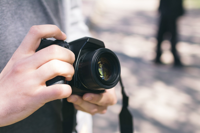 modern, hand, camera - photographic equipment, slr camera, digital single-lens reflex camera, one person, photographer, finger, photographing, fingers
