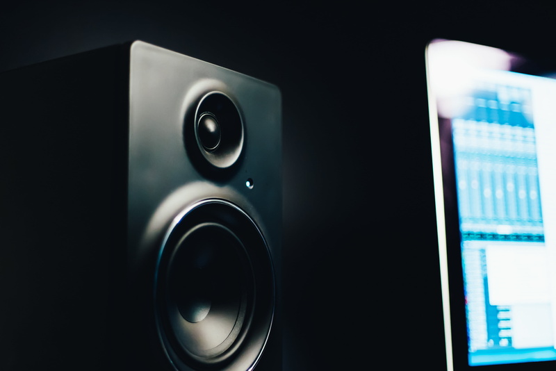 studio, focus, close-up, screen, circle, electronics, speaker, black background, monitor, 4K, shape, single object, display, silver colored, noise, indoors