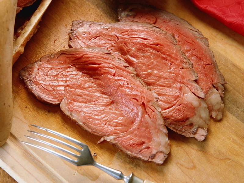 close-up, red, eating utensil, high angle view, food, gourmet, wood - Material, no People, pieces, raw Food, stake, kitchen utensil, plug, cutting Board