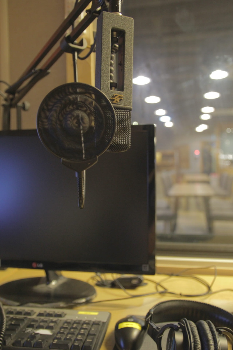 keyboard, audio equipment, recording studio, table, microphone, illuminated, close-up, connection, sound system, input device, public broadcasting, business