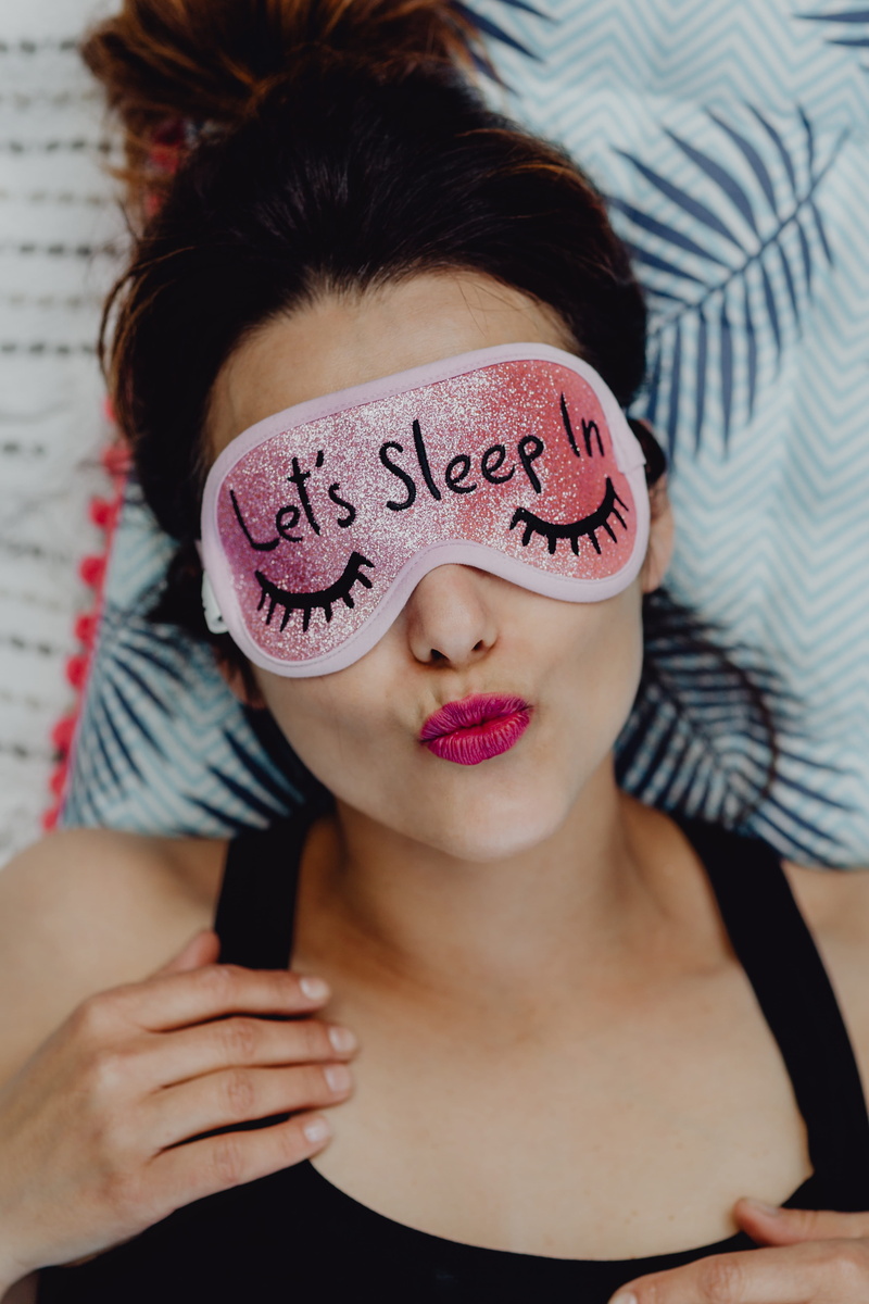 resting, woman, front view, headshot, brunette, view, calm, lifestyles, sleep, bedroon, funny, emotion, beautiful woman, bed, cute, communication, close-up