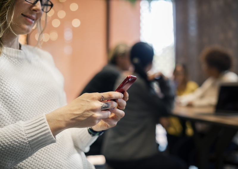 social networking, focus on foreground, media, internet, sharing, restaurant, telephone, lifestyles, gadget, digital, portrait, information, chatting, online