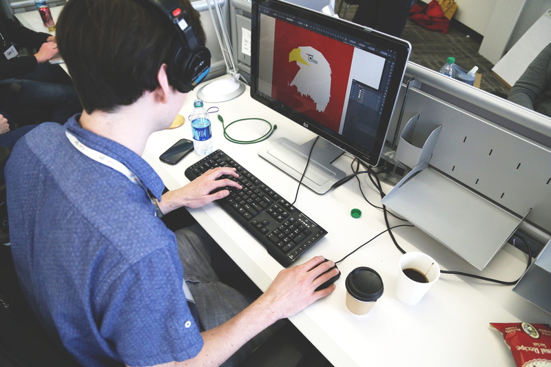 cup, real people, desktop pc, mouse, computer monitor, desktop, working, photoshop, business, computer equipment, company, wireless technology, modern