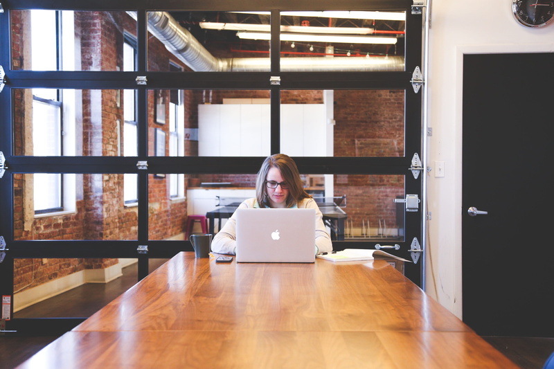 student, shirt, typing, smiling, one person, keyboard, communication, 2K, girls, long, indoors, professional, strategy, presentation, business, table
