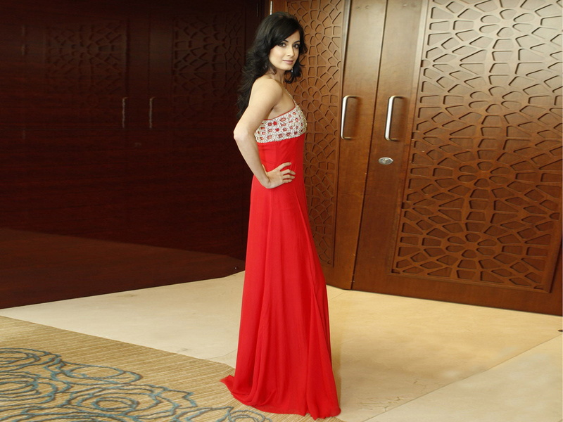 mirza, diya, evening gown, elegance, beautiful woman, beautiful people, red, women, beautifull, luxury, 720P, red dress, Diya Mirza, portrait, Female Celebrities