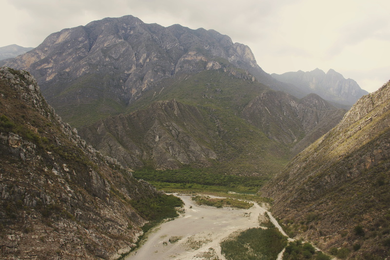 huasteca, tranquility, sky, outdoors, no people, flowing water, 4K, mountain, nature, mountain peak, beauty in nature, valley, rock, monterrey, day, non-urban scene