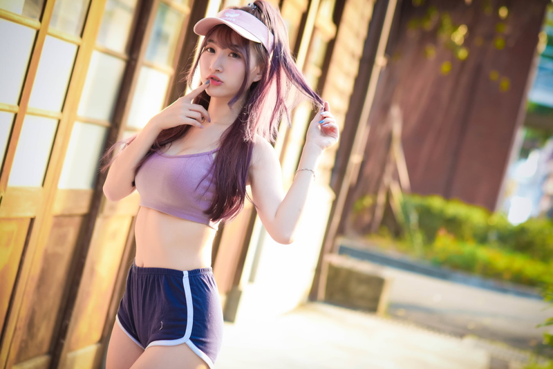 short shorts, depth of field, outdoors, looking at viewer, Asian, women outdoors, visors, ponytail, brunette, 2K, women, crop top, model