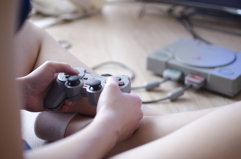 sony, 4K, joystick, human hand, limb, palystation, sitting, ps, childhood, child, technology, television, hand, indoors, people, person, girl, human body part