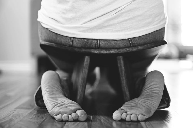 one person, focus on foreground, real people, meditate, close-up, body part, human leg, indoors, skin, toe, barefoot, home, photography, stool, lifestyles