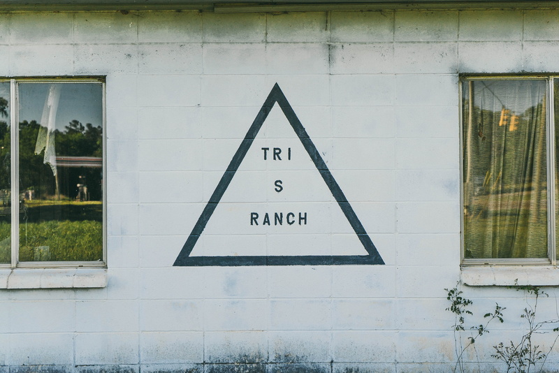communication, triangle shape, script, western script, sign, reflection, message, united states, ranch, 4K, non-western script, brick, triangle, vintage