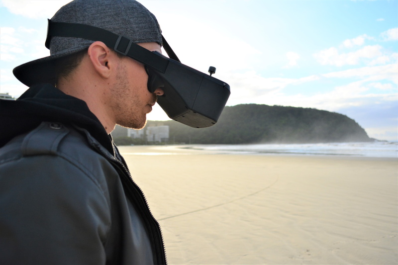 flight, person, side view, camera, sand, warm clothing, sol, sea, outdoors, lifestyles, leisure activity, people, land, men, looking, hat, pilot, born sun