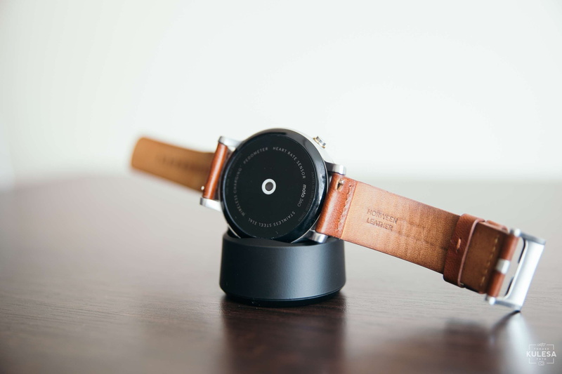 equipment, day, moto 360, wood - material, single object, indoors, motorola 2 gen, copy space, 2K, still life, technology, communication, white background