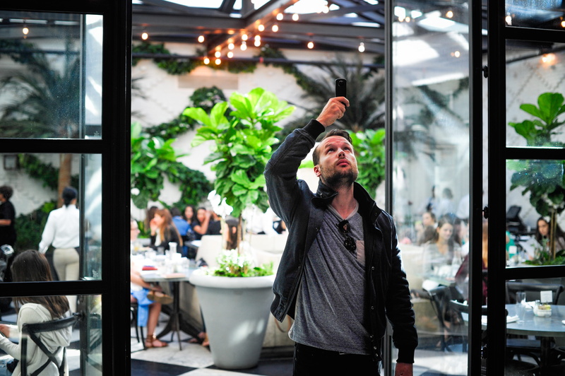 standing, men, incidental people, real people, 4K, young men, food, adult, business, united states, selfie, indoors, 360 photo, food and drink, oxford exchange