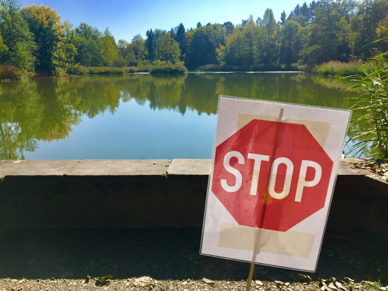 artificial, canton, warnschild, tranquility, containing, warning sign, regulation, pond, red, summer, outdoors, note, western script, reflection, information boards