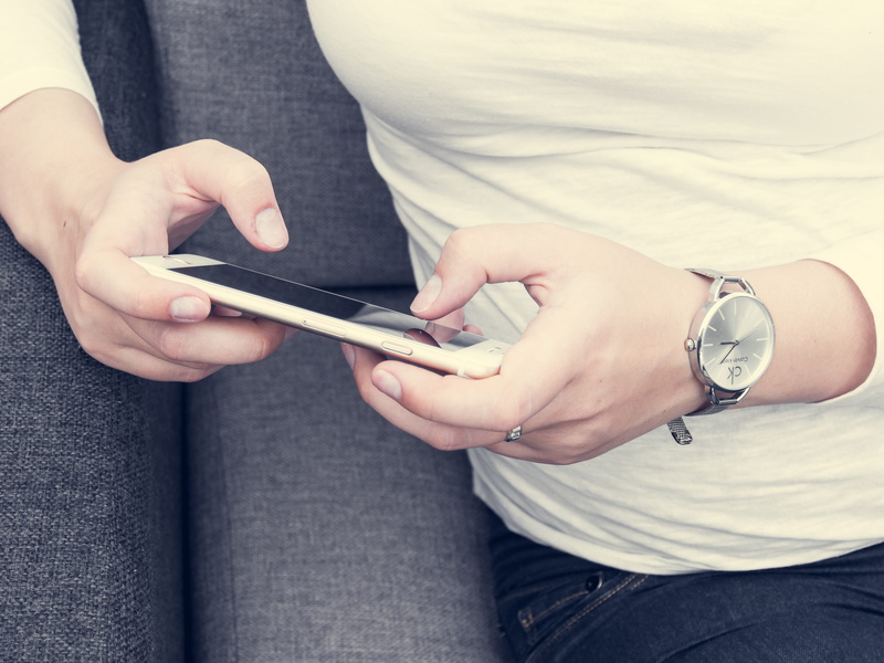 real people, finger, lifestyle, watch, technology, 6s, body part, one person, human hand, app, time, mock, woman, midsection, up, girl, sofa, 4K, wristwatch