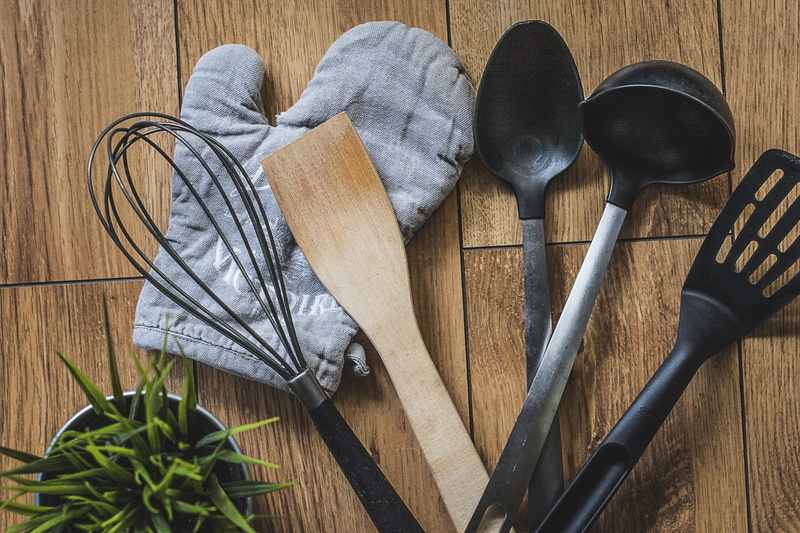 household equipment, the purity of the, wood - material, table, chochelka, spatula, no people, blade, brown, still life, kitchen utensil, assorted, top