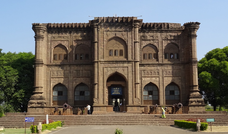 travel destinations, circular, tomb, history, architecture And Buildings, architecture, outdoors, dome, reverberation, incidental people, india, islam
