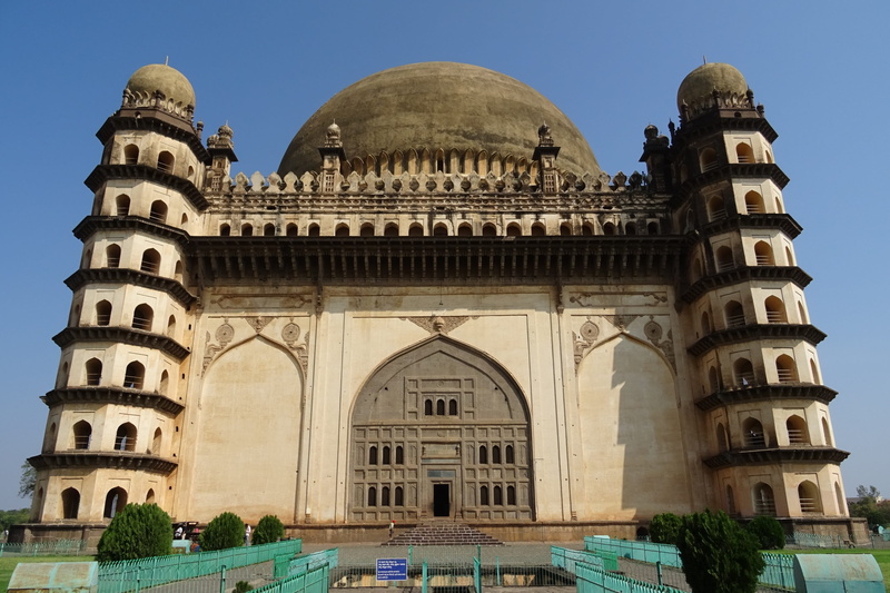 the past, tomb, travel, nature, arch, building, sky, built structure, structure, history, deccan, india, courtyard, no people, landmark, 2K, city, Mausoleum