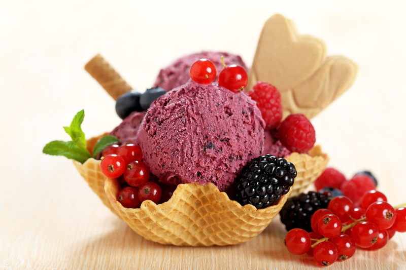 freshness, close-up, scoop, gelato, no People, ice Cream, food And Drink, BlackBerry, cold - Temperature, berry, blueberry, chocolate, mint Leaf - Culinary