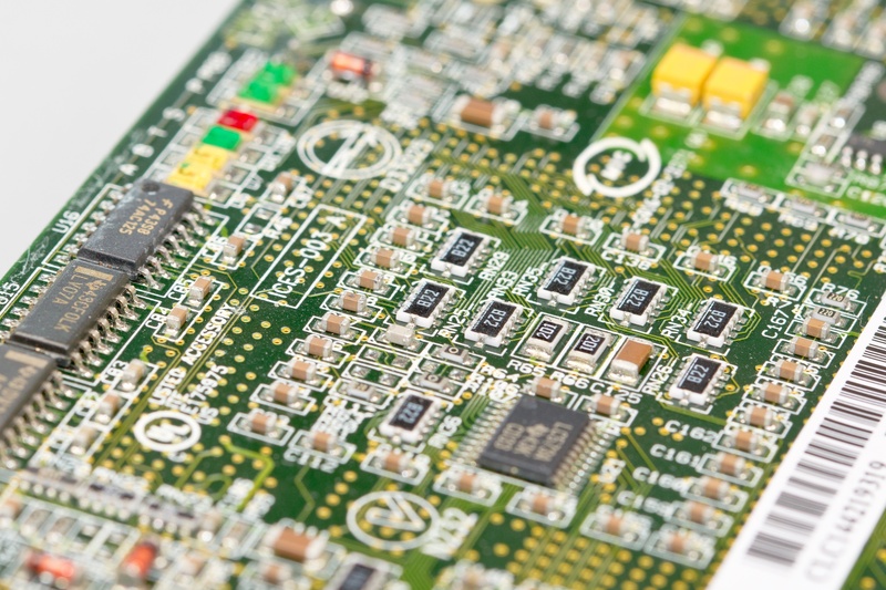 computer chip, wealth, it, close-up, home ownership, 2K, computer, selective focus, city, paper currency, macro, indoors, high angle view, studio shot