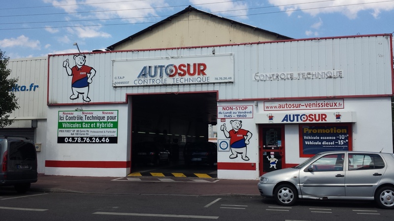 red, information, cloud - sky, sign, automobile, script, western script, city, non-western script, communication, auto center, outdoors, store, street