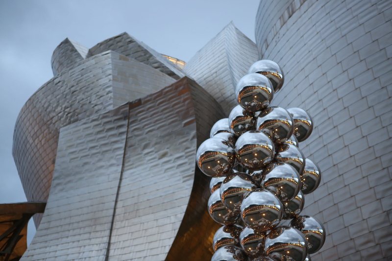 mirror, jeff koons, panorama, art and craft, skyscraper, bil, 5K, sculpture, belief, futuristic, guggenheim, bilbao, spirituality, nature, abendstimmung