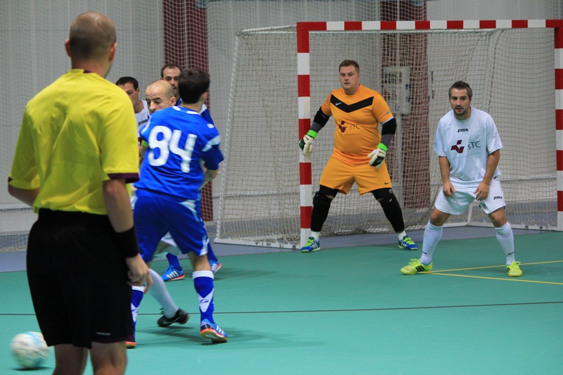 ball, clothing, hall, the moment, amateur, play, mid adult men, coach, athlete, full length, inside, competition, people, men, the player, futsal, sport