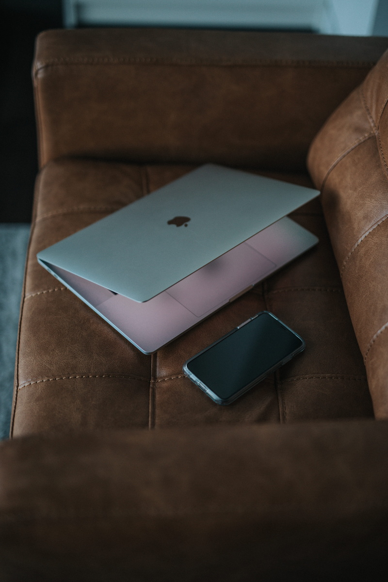 office, business, phone, leather, luxur, touch Screen, 5K, macbook pro, chair, lifestyles, lance, table, no People, tech, single Object, apple, remote worker