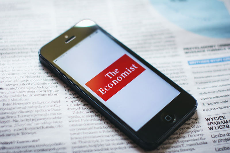 portable information device, newspaper, app, corporate business, number, phone, red, 5K, smart phone, technology, text, wireless technology, iphone, no people