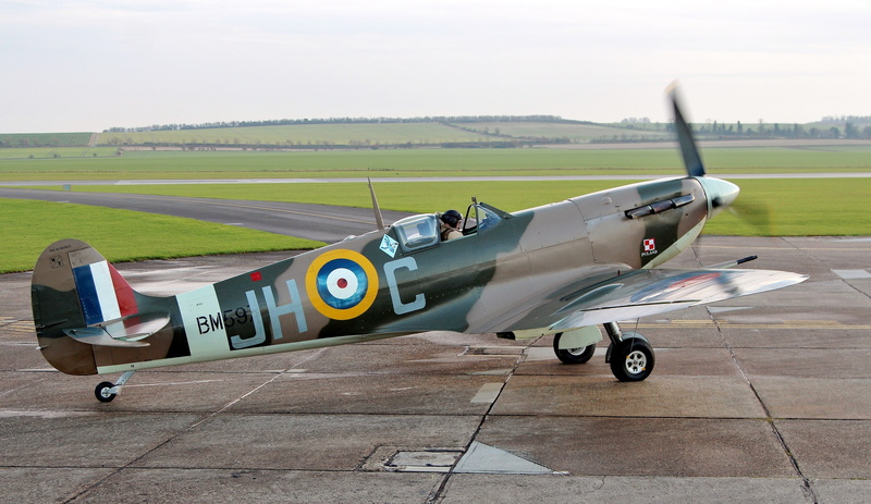 2K, single-seat fighter, WW2, British, Spitfire LF.Vb, field, the airfield, the plane