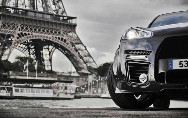 car, no people, history, nature, motor vehicle, focus on foreground, land vehicle, metal, balrog, built structure, transportation, day, building exterior