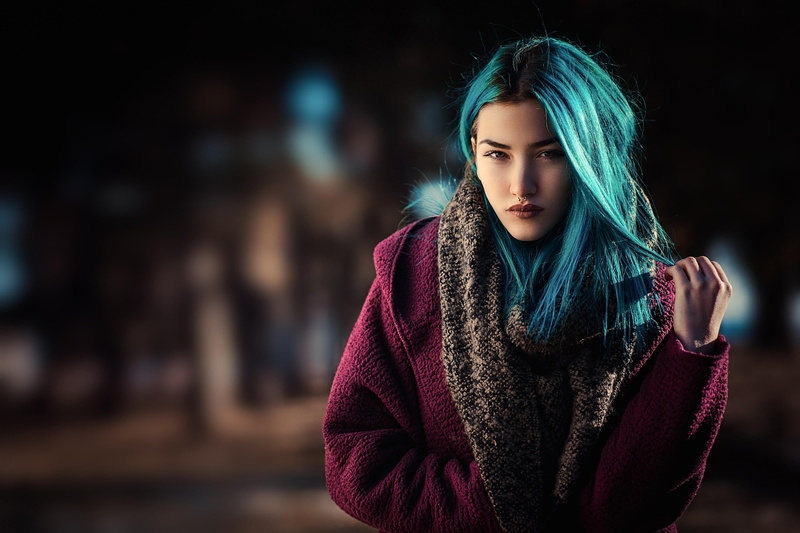 focus on foreground, women, outdoors, scarf, beautiful woman, depth of field, young women, 1080P, clothing, front view, winter, hairstyle, sweater, one person