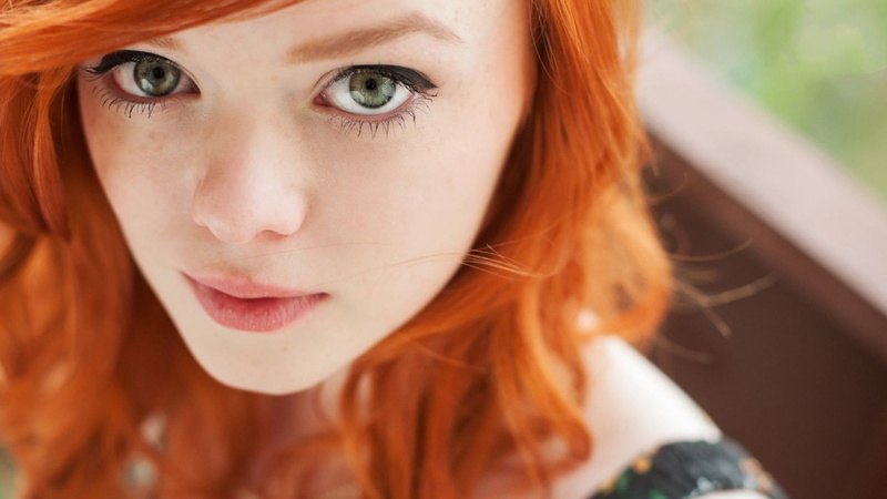 black, women, focus on foreground, face, hazel eyes, human body part, hairstyle, green eyes, looking at camera, top, dyed red hair, close-up, beauty, Lass Suicide