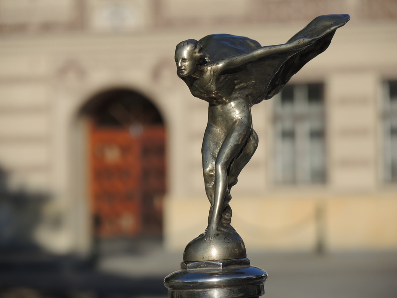 close-up, representation, 4K, sculpture, angel, history, building exterior, architecture, day, focus on foreground, solid, creativity, blank, built structure