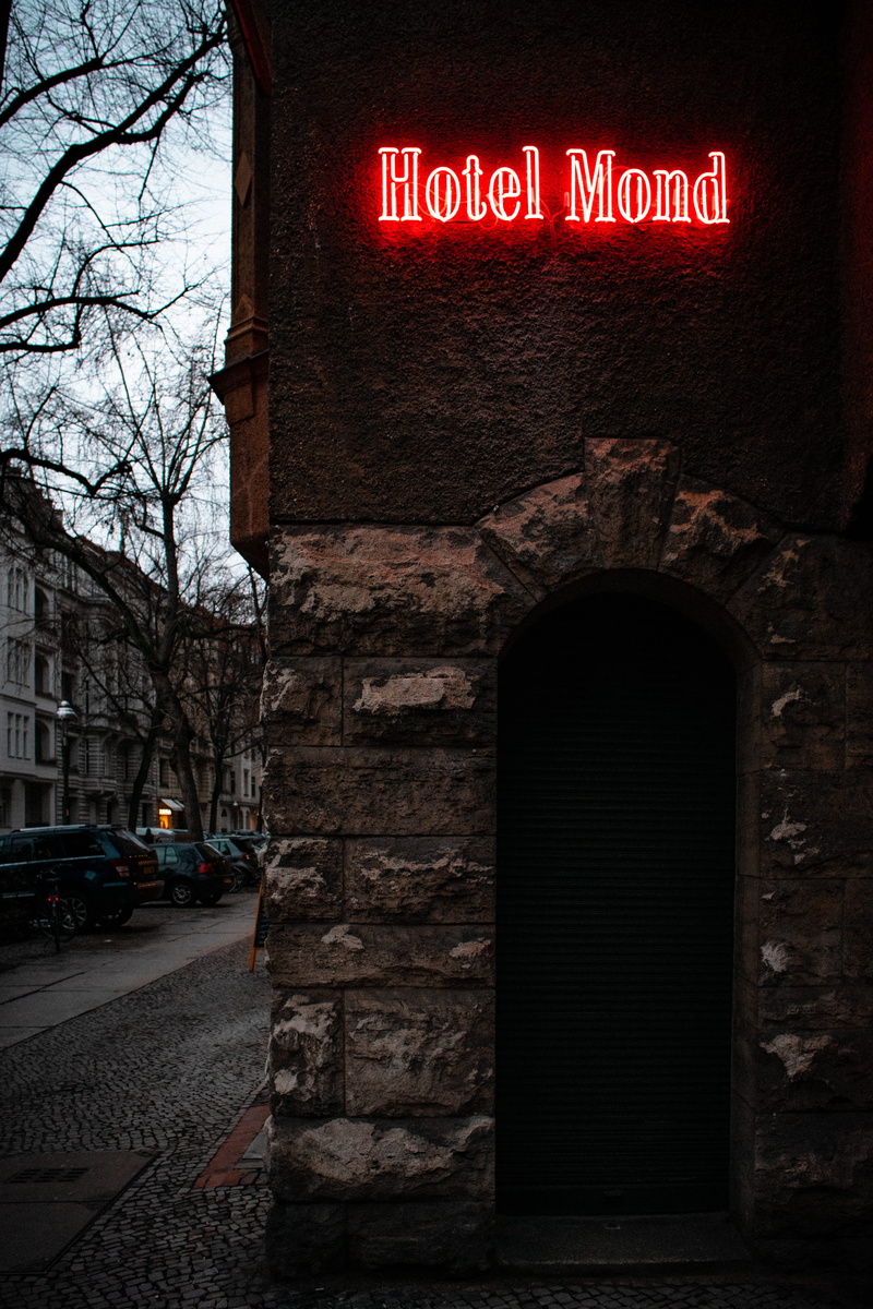 light, architecture, arch, mond, tower, tarmac, no people, built structure, building exterior, 5K, automobile, town, walkway, night, city, path, outdoors