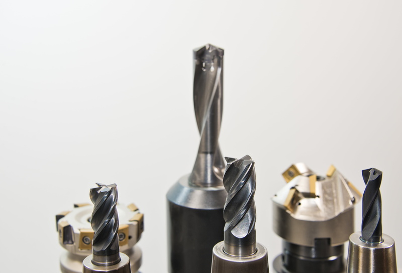 silver colored, close-up, shiny, metal, success, mechanics, cnc machine, equipment, group of objects, tool, zerspahnung, drill, no people, metal construction