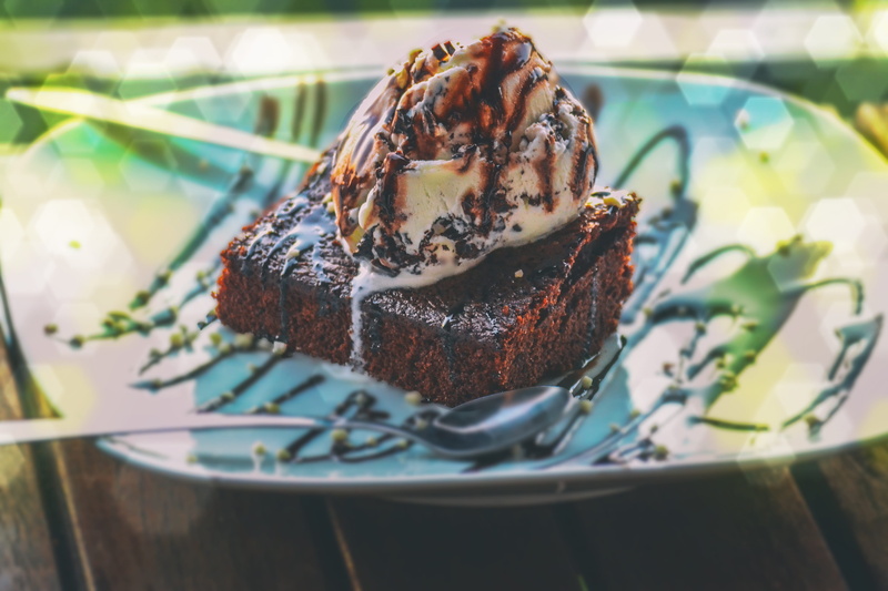 plate, food, pastry, indoors, table, sweet food, plated, no people, bakery, sauce, chocolate, photography, ice cream, dessert, black, brown, cream, brownie