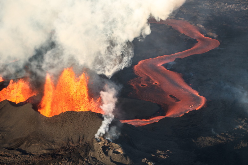 non-urban scene, 4K, mountain, smoke - physical structure, volcanic eruption, aerial view, volcanic crater, erupting, landscape, environment, nature, exploding