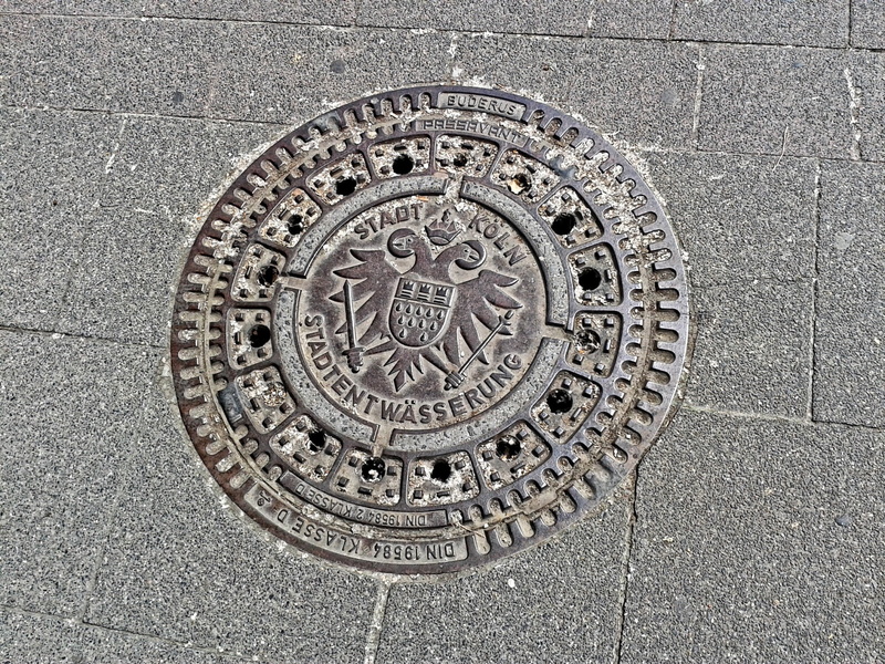 circle, gullideckel, municipal enterprises, paving stone, tiled floor, cologne, pattern, geometric shape, street, water, text, sewage management, manhole