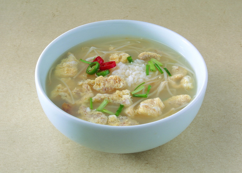 chinese food, pepper, bowl, vegetable, herbs, soup, white, high angle view, soup bowl, indoors, italian food, grains, food, table, japanese food, 2K, meat