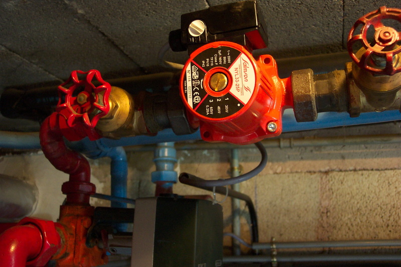technology, focus on foreground, control, 1080P, pipe - tube, architecture, meter, machine valve, Pressure Gauge, no people, Pipes, factory, Boiler, fire hose