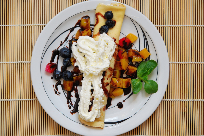 dinner, place mat, ready-to-eat, 2K, dish, kitchen, restaurant, sweet, pancake, lunch, food and drink, cream, leaf, directly above, serving size, indulgence