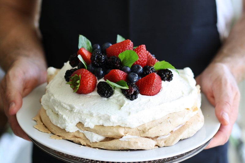 delicious, mixed berries, berry fruit, 4K, baked, tasty, pavlova, cooking, blackberries, homemade, human Hand, pastry, adult, strawberry, meringue, food