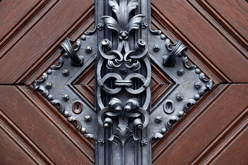 metal, safety, security, entrance, carving - craft product, protection, arts crafts, structure, castle, door knocker, closed, input, close-up, old town