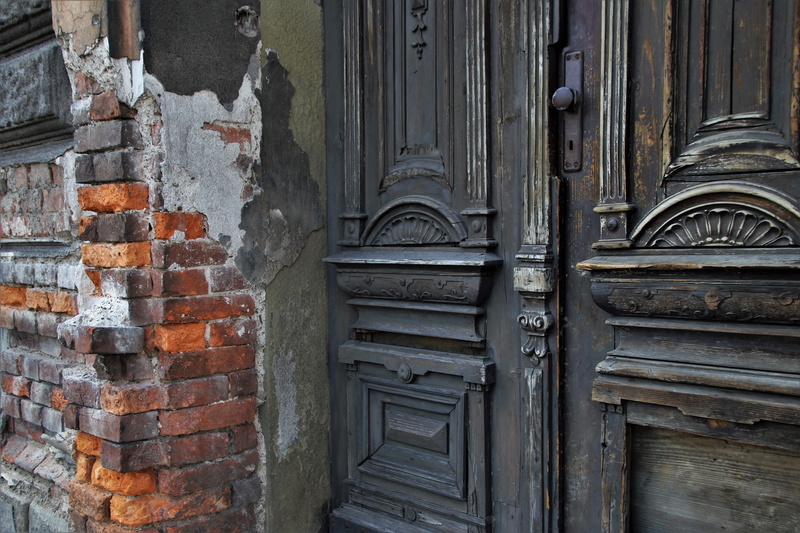 door, building, architecture, decoration, the structure of the, history, gates, ornament, abandoned, built structure, monument, stone wall, day, door handle