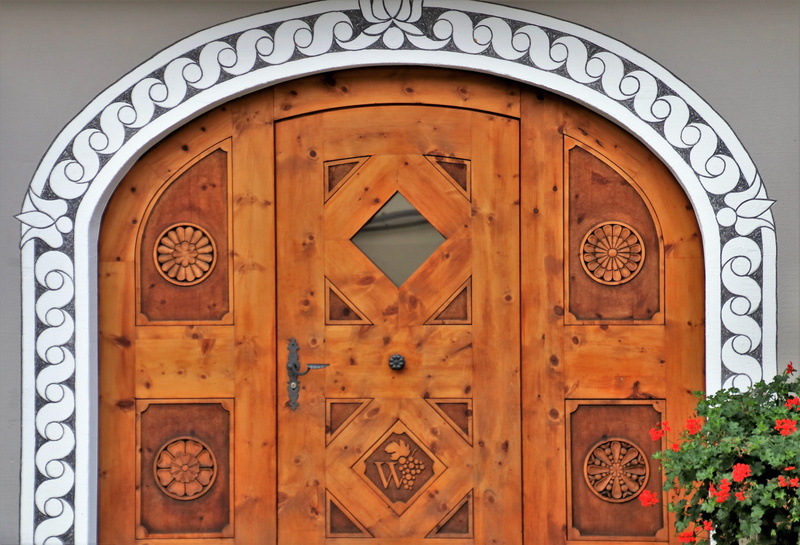 style, door handle, arch, lake dusia, wall, weathering, pattern, davos, complexity, floral pattern, the tradition of, built structure, decorative, entrance