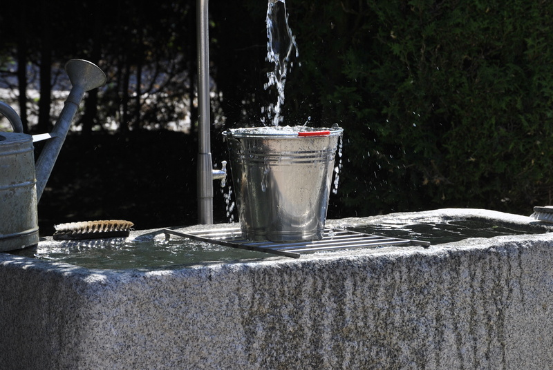 stainless, drip, henkel, old bucket, motion, glass, close-up, putz bucket, leaking, running water, wood - material, painter, outdoors, nature, sunlight