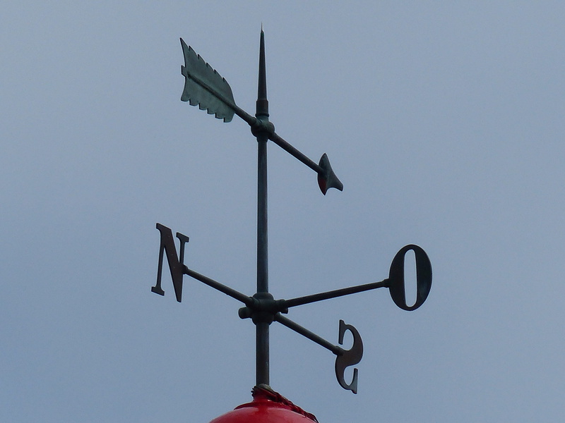 metal, North, directional sign, clear sky, 4K, day, symbol, pole, lighting equipment, guidance, South, Weather Vane, low angle view, Wind, arrow symbol